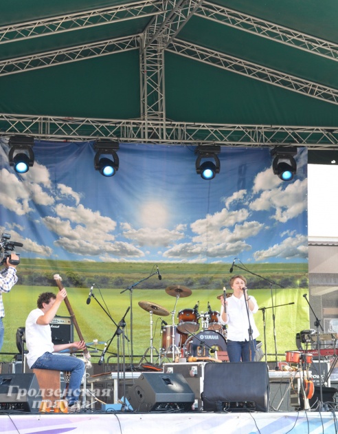 На улице Советской в Гродно устроили средневековую дискотеку