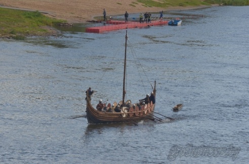 Фоторепортаж: по Неману в Гродно приплыли «варяги»