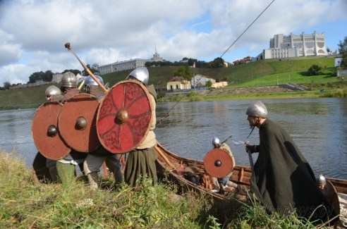 Фоторепортаж: по Неману в Гродно приплыли «варяги»