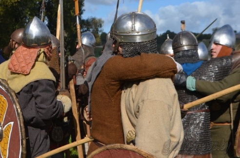 Фоторепортаж: по Неману в Гродно приплыли «варяги»