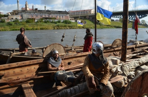 Фоторепортаж: по Неману в Гродно приплыли «варяги»