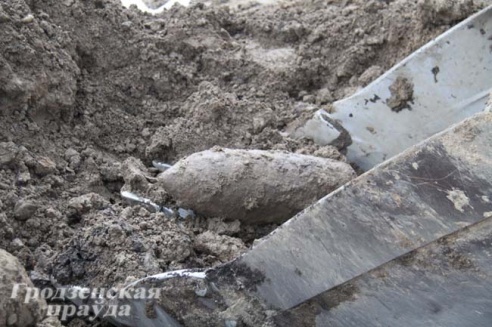 Банк в центре Гродно "заминировали", а на ул. Тавлая нашли огромный снаряд