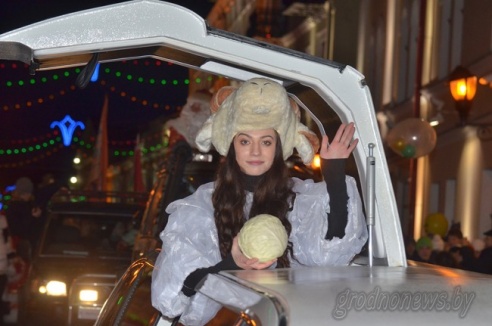 Фоторепортаж: Дед Мороз проехал по Гродно на джипе