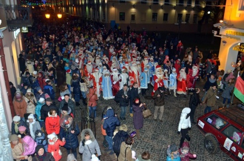 Фоторепортаж: Дед Мороз проехал по Гродно на джипе