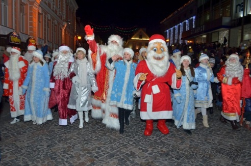 Фоторепортаж: Дед Мороз проехал по Гродно на джипе