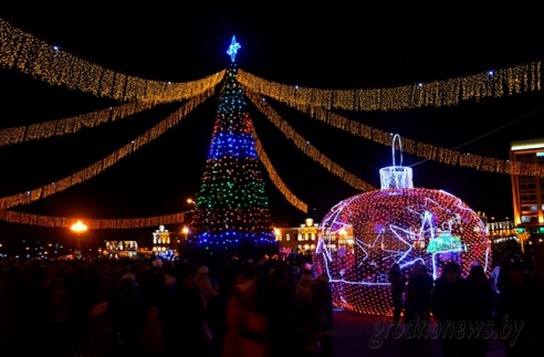 Фоторепортаж: Дед Мороз проехал по Гродно на джипе