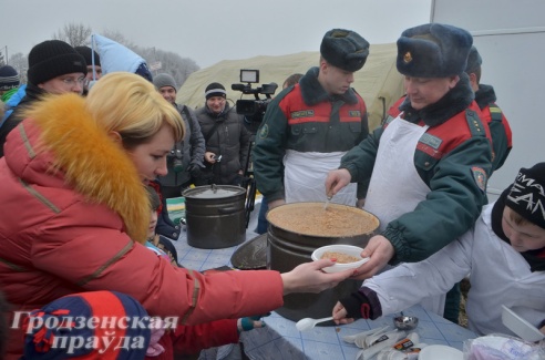 Более полутысячи гродненцев приехали на массовое крещенское купание