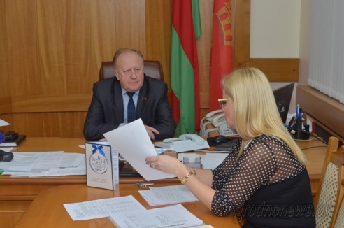 Зампредседателя Гродненского облисполкома Виктор Лискович провел "прямую линию"