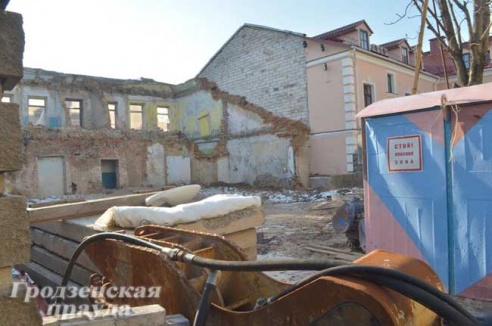 Что будет с полуразрушенным историческим зданием на улице Карла Маркса?