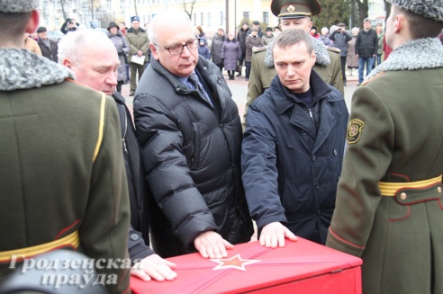 Останки красноармейца передали из Гродно в Россию