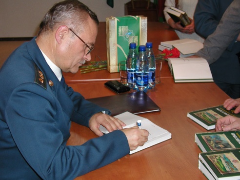 «У меня три хранилища информации. Первое – голова, второе – компьютер, третье – бумажный архив». Интервью с советником таможенной службы I ранга, историком, краеведом Виктором Саяпиным