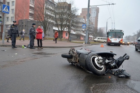 Сезон открыт: в Гродно произошла первая авария с участием скутера