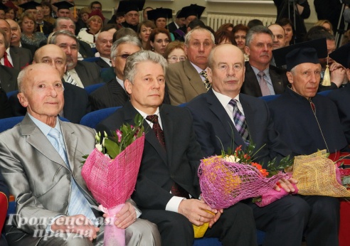 ГрГУ имени Янки Купалы принимает поздравления с 75-летием