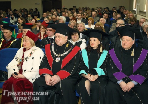 ГрГУ имени Янки Купалы принимает поздравления с 75-летием