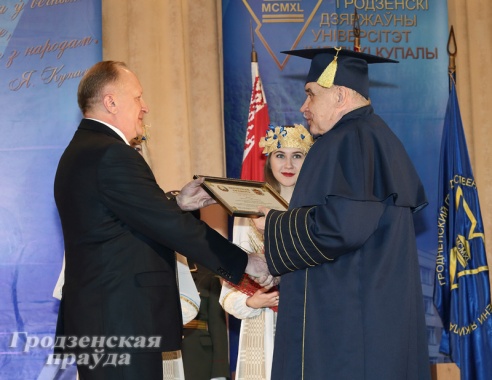 ГрГУ имени Янки Купалы принимает поздравления с 75-летием