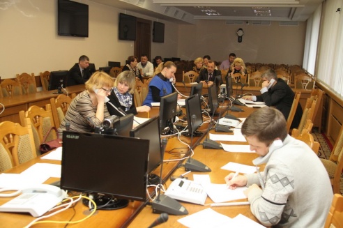 Председатель Гродненского областного Совета депутатов Игорь Жук провел прямую линию