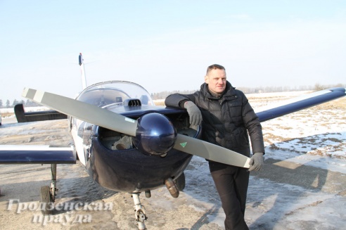 На аэродроме в Щучине любого желающего могут научить управлять самолетом