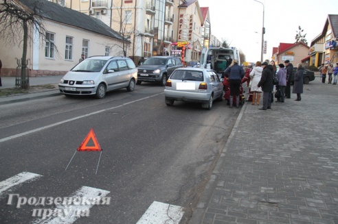 В центре Гродно на пешеходном переходе сбили женщину (ФОТО)