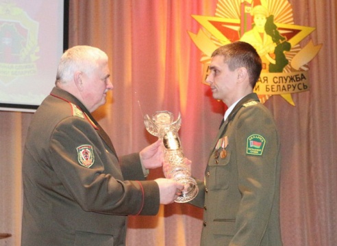 Миллионы людей и машин оформляют в пограничном пункте пропуска «Брузги»