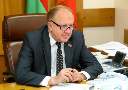 Заместитель председателя облисполкома Виктор Лискович ответил на вопросы жителей Гродненщины во время субботней прямой линии