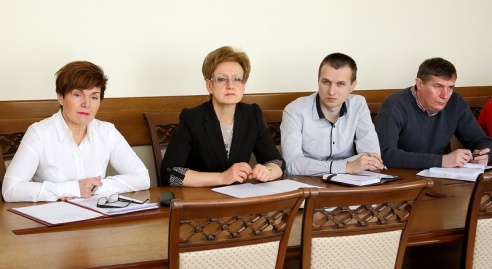 Прямую телефонную линию провела заместитель председателя облисполкома Елена Агей