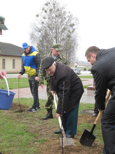 Пограничники вышли на субботник