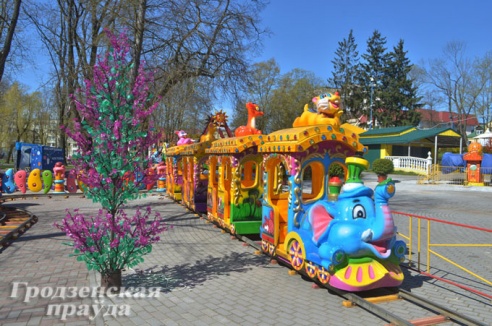 В Гродно можно прокатиться на Роллс-ройсе и американских горках