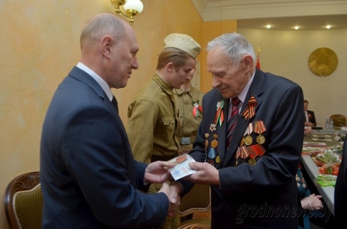 В Гродненском облисполкоме чествовали ветеранов