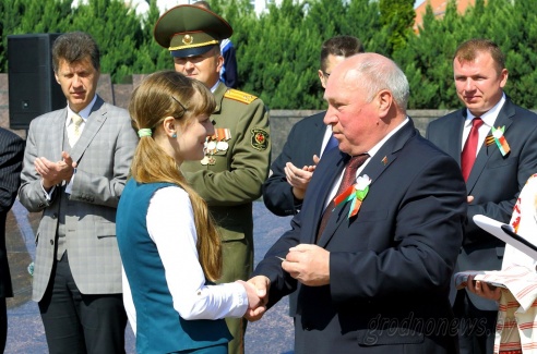 В Гродно отпраздновали День государственного герба и государственного флага Республики Беларусь