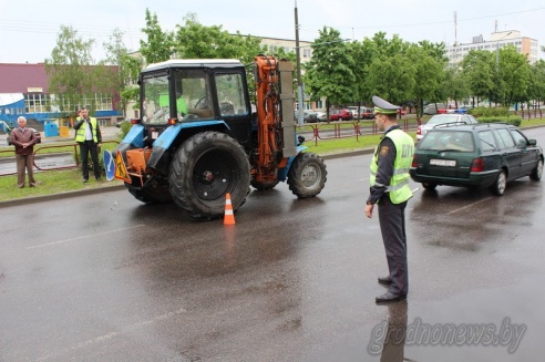 В Гродно трактор сбил двух женщин (Видео)