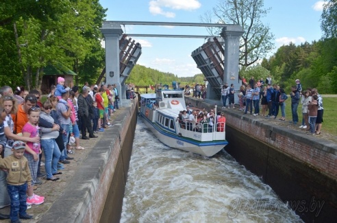 Августовский канал собирает друзей