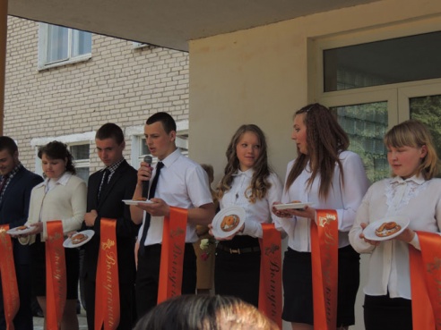 В школах области прозвенел последний звонок