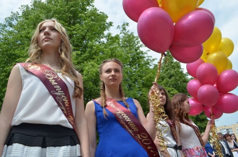 В школах области прозвенел последний звонок