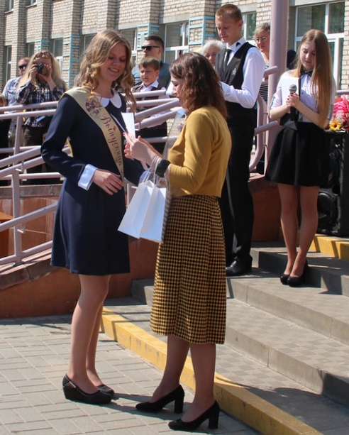 В школах области прозвенел последний звонок