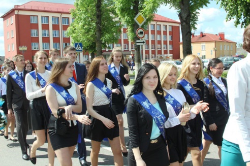 В школах области прозвенел последний звонок