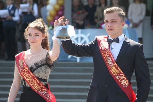 В школах области прозвенел последний звонок