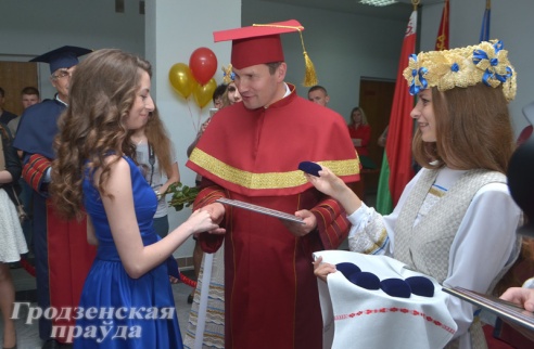 Лучших выпускников ГрГУ имени Янки Купалы пригласили на ректорский бал
