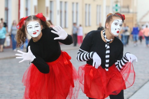 Авиашоу, фестиваль уличного искусства, дрифтинг: как провести выходные в Гродно