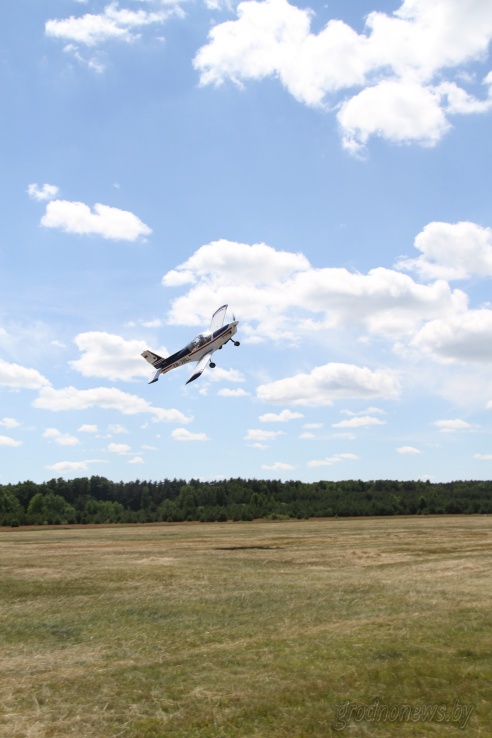 На авиационный фестиваль в Гродно прилетело 6 самолетов, вертолет и автожир
