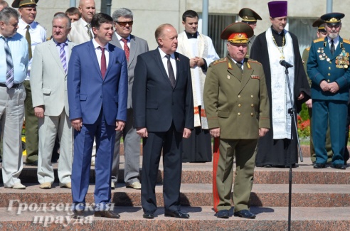 Выпускникам военного факультета ГрГУ имени Янки Купалы вручили дипломы