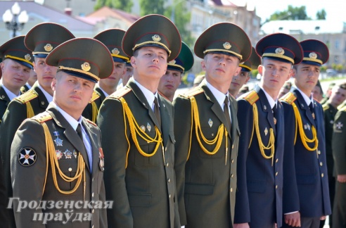 Выпускникам военного факультета ГрГУ имени Янки Купалы вручили дипломы