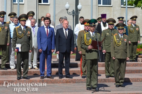 Выпускникам военного факультета ГрГУ имени Янки Купалы вручили дипломы
