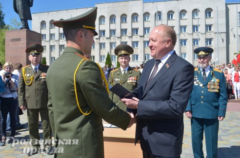 Выпускникам военного факультета ГрГУ имени Янки Купалы вручили дипломы