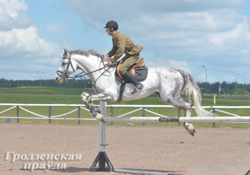Гродненские ветераны побывали в стилизованном партизанском лагере