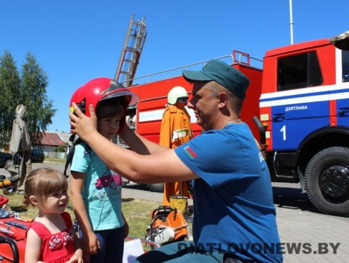 Жыхары Дзятлаўшчыны адзначылі 75-годдзе Дзятлаўскага раёна