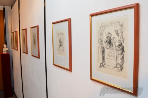 В Новогрудок привезли гравюры XIX века из Парижского музея Адама Мицкевича