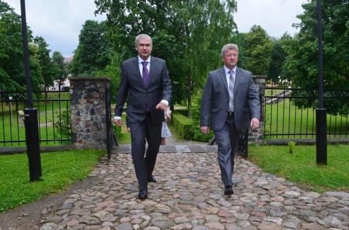 В Новогрудок привезли гравюры XIX века из Парижского музея Адама Мицкевича