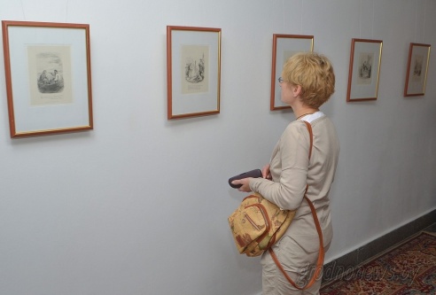 В Новогрудок привезли гравюры XIX века из Парижского музея Адама Мицкевича