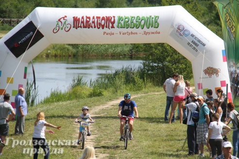 Фоторепортаж: в районе Августовского канала прошел веломарафон "Суседзi 2015"