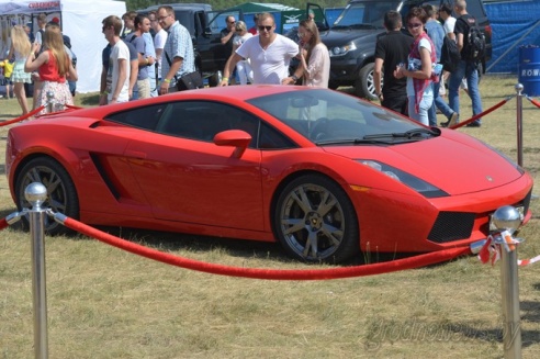 От послевоенной "Победы" до электромобиля: в Гродно прошел автофестиваль SunDay-2015